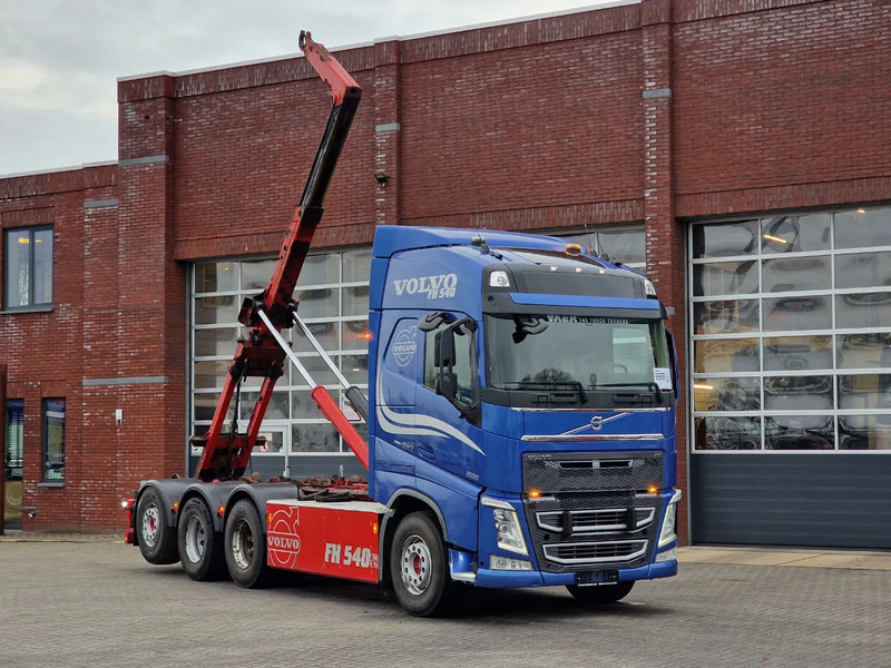 Volvo FH 13.540 Globetrotter 8x4*4 - HIAB Hook 22T - Full air - Work remote - شاحنة ذات خطاف: صورة 1 Volvo FH 13.540 Globetrotter 8x4*4 - HIAB Hook 22T - Full air - Work remote - شاحنة ذات خطاف: صورة 1
