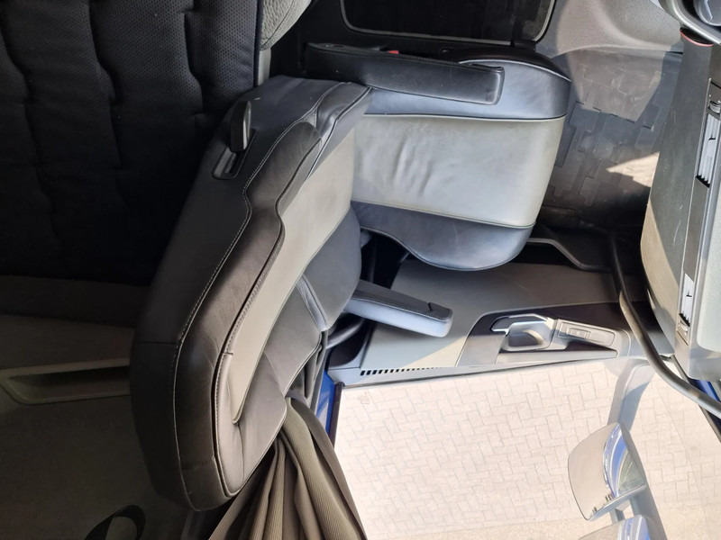 Volvo FH 13.540 Globetrotter XL 6x2 - Retarder - Full air - 4.60 WB - I shift dual clutch Volvo FH 13.540 Globetrotter XL 6x2 - Retarder - Full air - 4.60 WB - I shift dual clutch: صورة 19