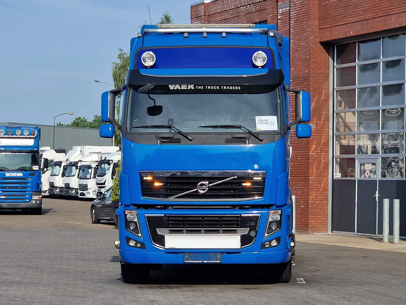 Volvo FH 16.700 Globetrotter 6x2*4 - Palfinger T20 Hook - Retarder - Steering axle - شاحنة ذات خطاف: صورة 4 Volvo FH 16.700 Globetrotter 6x2*4 - Palfinger T20 Hook - Retarder - Steering axle - شاحنة ذات خطاف: صورة 4