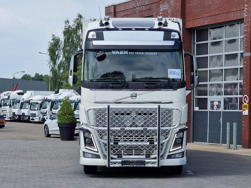 Volvo FH 16.750 6x6/6x4 2 deck livestock - Full air - VEB + - شاحنة نقل المواشي: صورة 3 Volvo FH 16.750 6x6/6x4 2 deck livestock - Full air - VEB + - شاحنة نقل المواشي: صورة 3