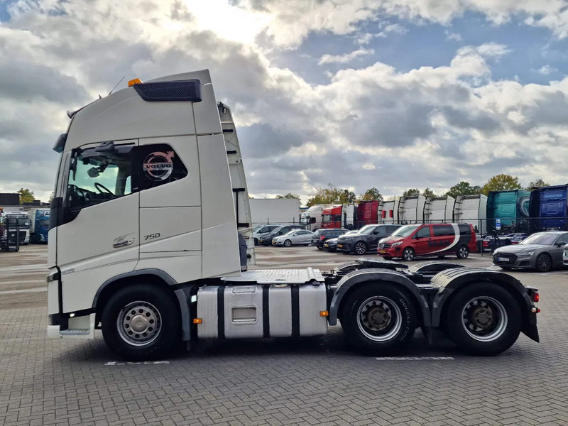 Volvo FH 16.750 Globetrotter XL 6x4 - Retarder - HUB Reduction - Low KM - Euro 5 - وحدة جر: صورة 4 Volvo FH 16.750 Globetrotter XL 6x4 - Retarder - HUB Reduction - Low KM - Euro 5 - وحدة جر: صورة 4