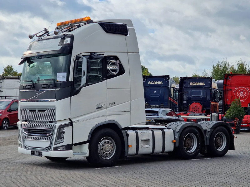 Volvo FH 16.750 Globetrotter XL 6x4 - Retarder - HUB Reduction - Low KM - Euro 5 - وحدة جر: صورة 3 Volvo FH 16.750 Globetrotter XL 6x4 - Retarder - HUB Reduction - Low KM - Euro 5 - وحدة جر: صورة 3