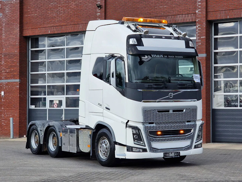 Volvo FH 16.750 Globetrotter XL 6x4 - Retarder - HUB Reduction - Low KM - Euro 5 - وحدة جر: صورة 1 Volvo FH 16.750 Globetrotter XL 6x4 - Retarder - HUB Reduction - Low KM - Euro 5 - وحدة جر: صورة 1
