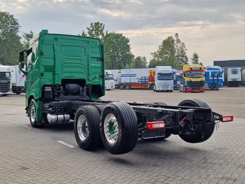 Volvo FH 16.750 Lowroof 6x2*4 - Chassis - 4.30 WB - Steering axle - Retarder - Custom interior - شاحنة هيكل كابينة: صورة 5 Volvo FH 16.750 Lowroof 6x2*4 - Chassis - 4.30 WB - Steering axle - Retarder - Custom interior - شاحنة هيكل كابينة: صورة 5