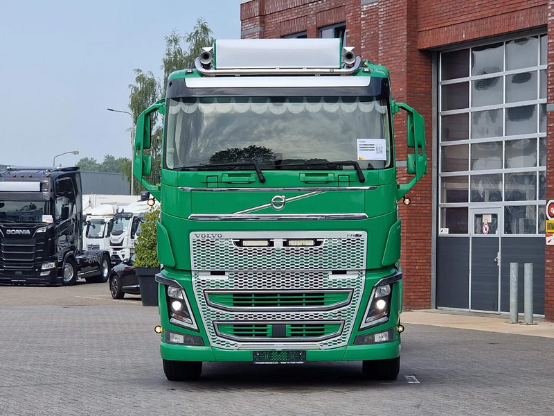 Volvo FH 16.750 Lowroof 6x2*4 - Chassis - 4.30 WB - Steering axle - Retarder - Custom interior - شاحنة هيكل كابينة: صورة 2 Volvo FH 16.750 Lowroof 6x2*4 - Chassis - 4.30 WB - Steering axle - Retarder - Custom interior - شاحنة هيكل كابينة: صورة 2