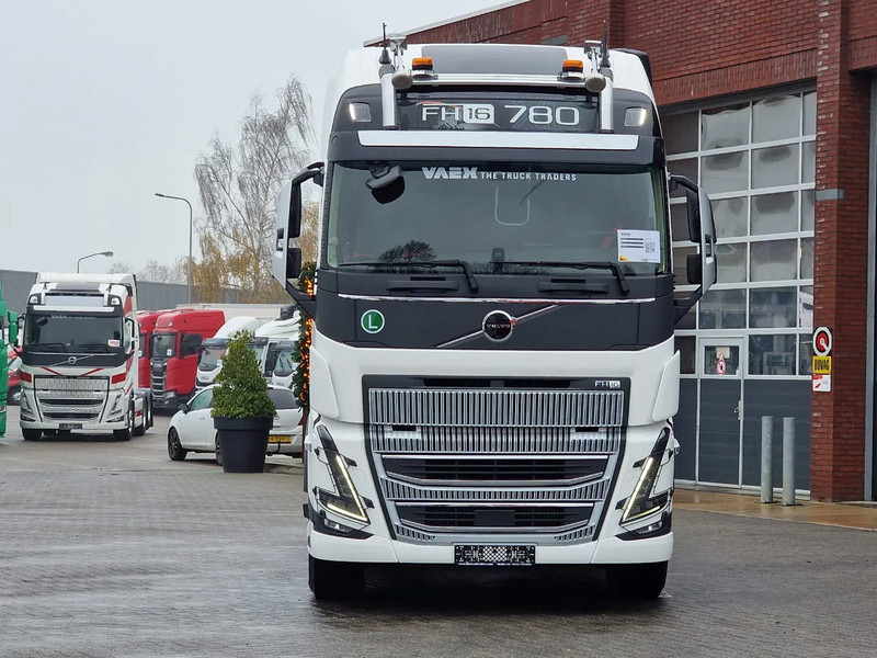 Volvo FH 16.780 8x4*4 Globetrotter XL - 245T GCW - New - Full air - I parkcool - Retarder - وحدة جر: صورة 2 Volvo FH 16.780 8x4*4 Globetrotter XL - 245T GCW - New - Full air - I parkcool - Retarder - وحدة جر: صورة 2
