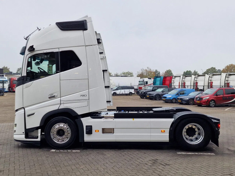 Volvo FH 16 780 Aero Globetrotter XL 4x2 - NEW - Full spec - Retarder - Full air - 2x tank - وحدة جر: صورة 4 Volvo FH 16 780 Aero Globetrotter XL 4x2 - NEW - Full spec - Retarder - Full air - 2x tank - وحدة جر: صورة 4