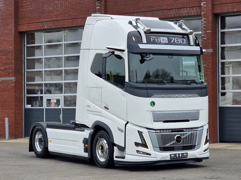 Volvo FH 16 780 Aero Globetrotter XL 4x2 - NEW - Full spec - Retarder - Full air - 2x tank - وحدة جر: صورة 1 Volvo FH 16 780 Aero Globetrotter XL 4x2 - NEW - Full spec - Retarder - Full air - 2x tank - وحدة جر: صورة 1