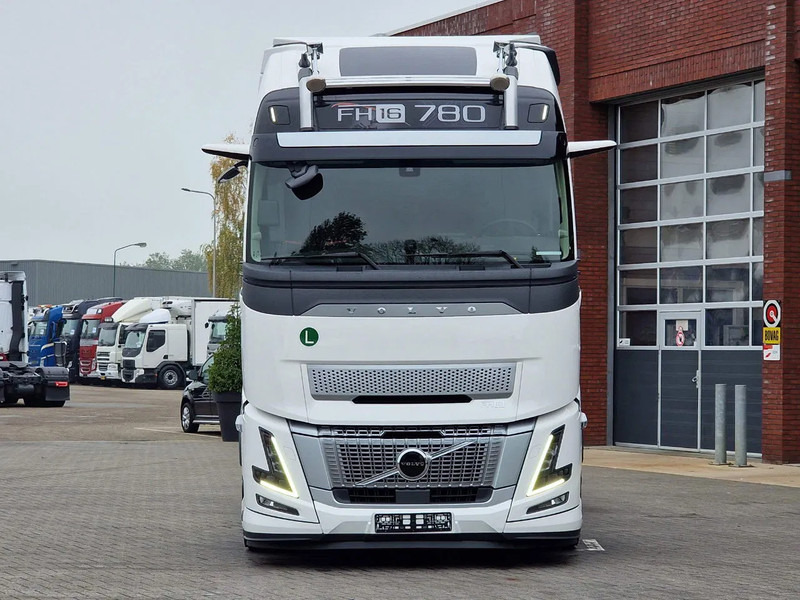 Volvo FH 16 780 Aero Globetrotter XL 4x2 - NEW - Full spec - Retarder - Full air - 2x tank - وحدة جر: صورة 2 Volvo FH 16 780 Aero Globetrotter XL 4x2 - NEW - Full spec - Retarder - Full air - 2x tank - وحدة جر: صورة 2