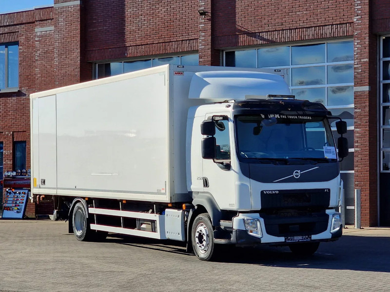 Volvo FL 250 4x2 Box truck, loading lift, 12T - شاحنة مقفلة: صورة 1 Volvo FL 250 4x2 Box truck, loading lift, 12T - شاحنة مقفلة: صورة 1