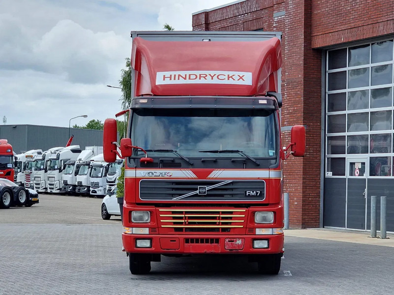 Volvo FM 250 4x- Livestock 2 deck - Lifting floors - Loadlift - Manual gearbox - شاحنة نقل المواشي: صورة 2 Volvo FM 250 4x- Livestock 2 deck - Lifting floors - Loadlift - Manual gearbox - شاحنة نقل المواشي: صورة 2