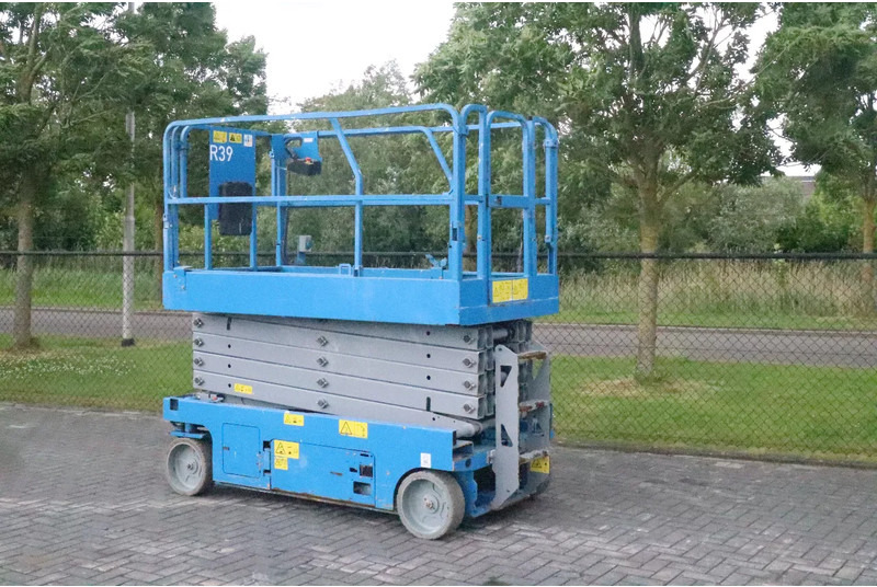 Genie GS-3246 | 12 METER | 318 KG - رافعة هيدروليكية مقصية: صورة 2 Genie GS-3246 | 12 METER | 318 KG - رافعة هيدروليكية مقصية: صورة 2