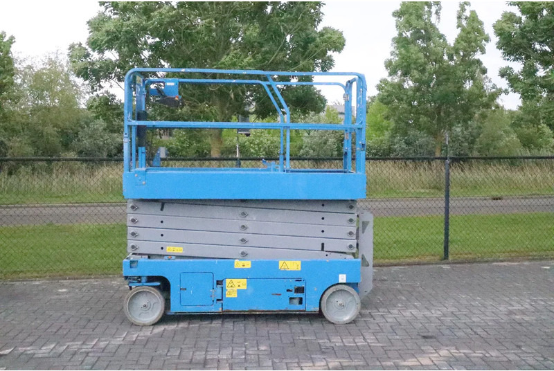 Genie GS-3246 | 12 METER | 318 KG - رافعة هيدروليكية مقصية: صورة 1 Genie GS-3246 | 12 METER | 318 KG - رافعة هيدروليكية مقصية: صورة 1