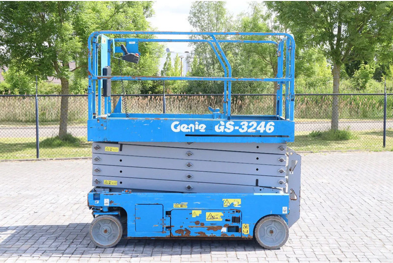 Genie GS-3246 | 12 METER | 318 KG - رافعة هيدروليكية مقصية: صورة 1 Genie GS-3246 | 12 METER | 318 KG - رافعة هيدروليكية مقصية: صورة 1