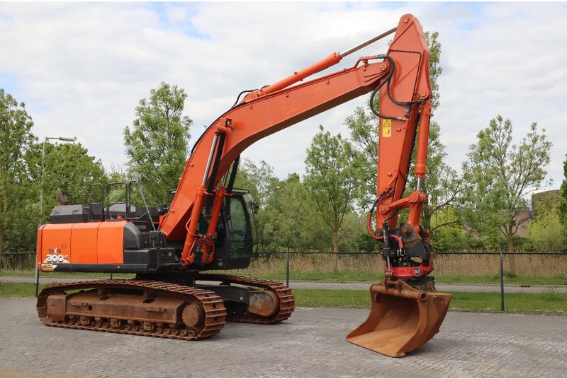 Hitachi ZX300 LC-6 | ROTOTILT | BUCKET | GPS - حفار زحاف: صورة 5 Hitachi ZX300 LC-6 | ROTOTILT | BUCKET | GPS - حفار زحاف: صورة 5