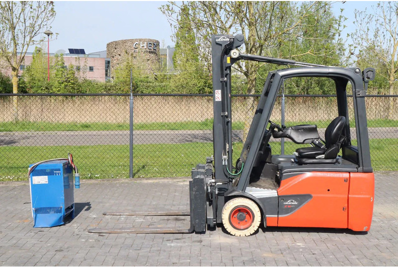 Linde E18 -02 | ROTATOR FORKS | SIDESHIFT - رافعة شوكية كهربائية: صورة 1 Linde E18 -02 | ROTATOR FORKS | SIDESHIFT - رافعة شوكية كهربائية: صورة 1