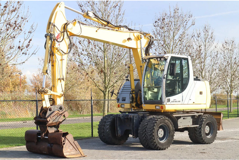 New Holland MH CITY | TILT BUCKET | QUICK COUPLER | DOZER BLADE - حفارة دولاب: صورة 2 New Holland MH CITY | TILT BUCKET | QUICK COUPLER | DOZER BLADE - حفارة دولاب: صورة 2