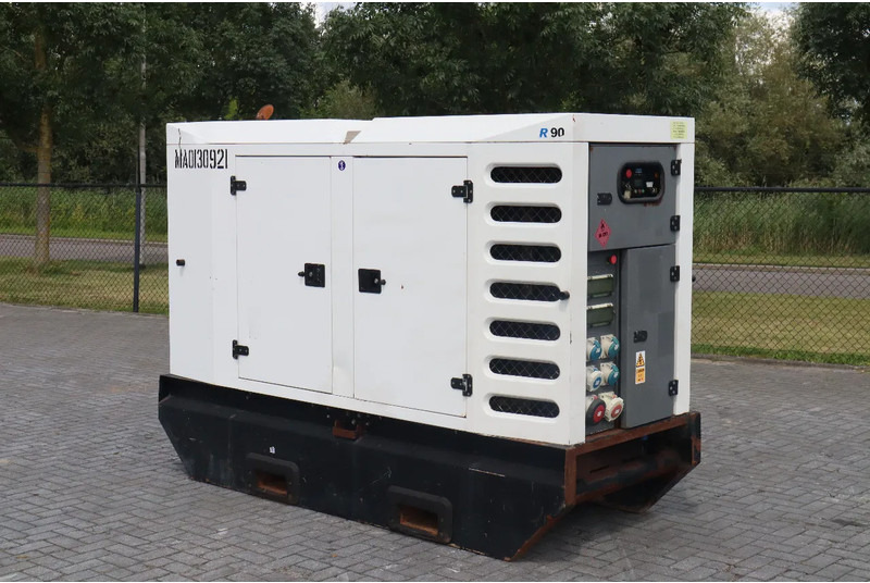 SDMO R90C3 | 90 KVA | 400 V - مجموعة المولدات: صورة 2 SDMO R90C3 | 90 KVA | 400 V - مجموعة المولدات: صورة 2