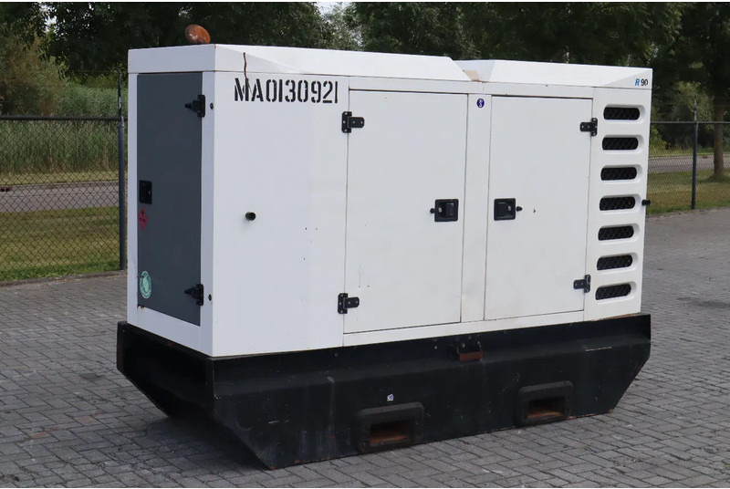 SDMO R90C3 | 90 KVA | 400 V - مجموعة المولدات: صورة 3 SDMO R90C3 | 90 KVA | 400 V - مجموعة المولدات: صورة 3