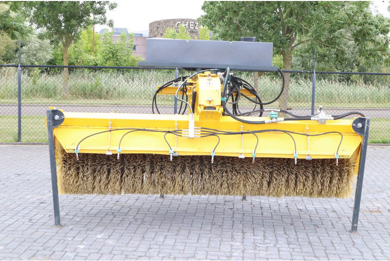 STARK RSW 3000 S | SWEEPER | BRUSH | KEHRMASCHINE | WATER SPRAY - مكنسة: صورة 2 STARK RSW 3000 S | SWEEPER | BRUSH | KEHRMASCHINE | WATER SPRAY - مكنسة: صورة 2