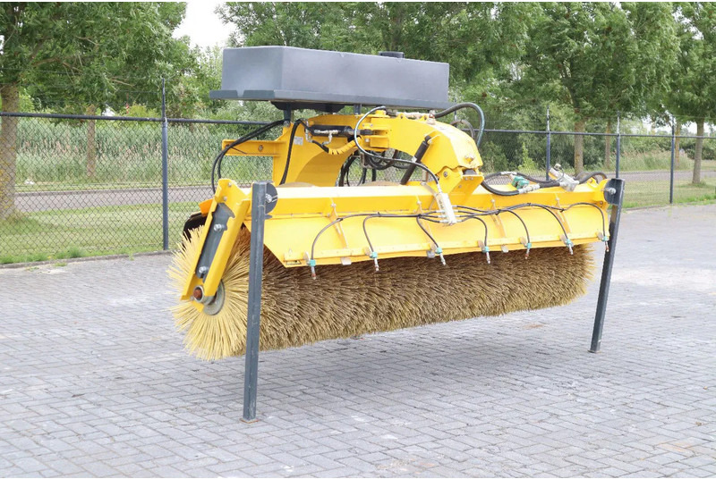 STARK RSW 3000 S | SWEEPER | BRUSH | KEHRMASCHINE | WATER SPRAY - مكنسة: صورة 3 STARK RSW 3000 S | SWEEPER | BRUSH | KEHRMASCHINE | WATER SPRAY - مكنسة: صورة 3