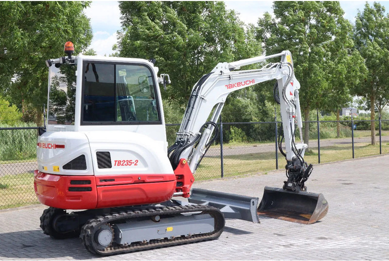 حفارة مُصَّغرة Takeuchi TB235-2 | TREE CUTTER | GRAB | TILT + 5 ATTACHMENTS: صورة 7