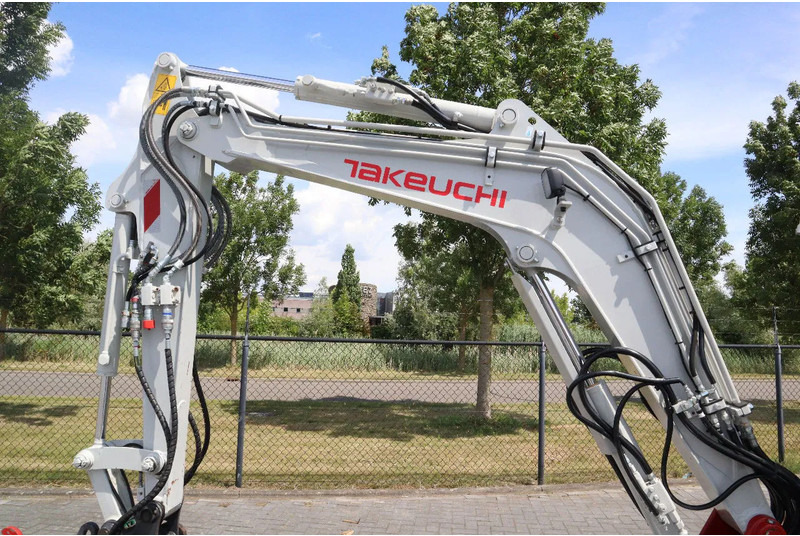 حفارة مُصَّغرة Takeuchi TB235-2 | TREE CUTTER | GRAB | TILT + 5 ATTACHMENTS: صورة 8