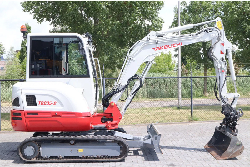 Takeuchi TB235-2 | TREE CUTTER | GRAB | TILT + 5 ATTACHMENTS - حفارة مُصَّغرة: صورة 5 Takeuchi TB235-2 | TREE CUTTER | GRAB | TILT + 5 ATTACHMENTS - حفارة مُصَّغرة: صورة 5