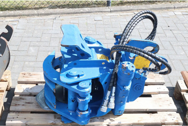 حفارة مُصَّغرة Takeuchi TB235-2 | TREE CUTTER | GRAB | TILT + 5 ATTACHMENTS: صورة 12