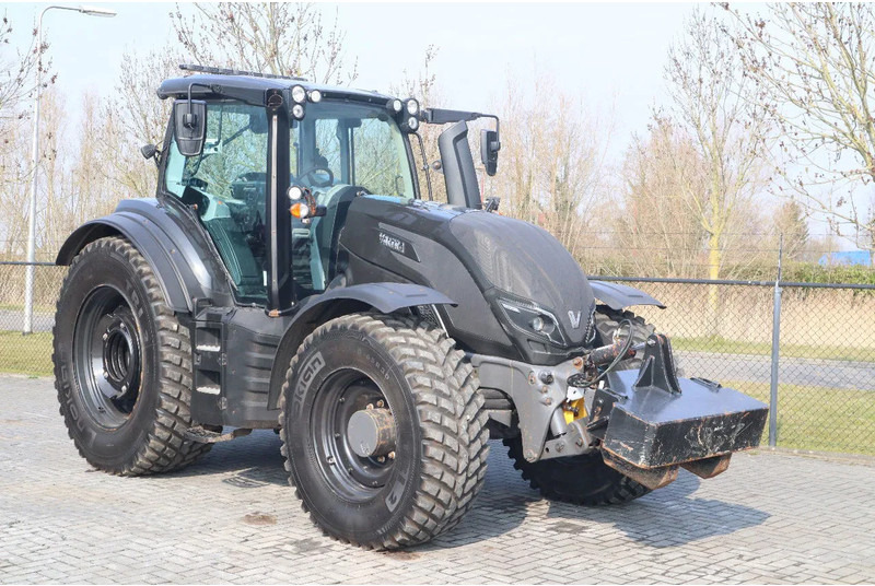 Valtra T234 D UNLIMITED | FRONT PTO | 53 KM/H | FULL OPTION - جرار: صورة 5 Valtra T234 D UNLIMITED | FRONT PTO | 53 KM/H | FULL OPTION - جرار: صورة 5