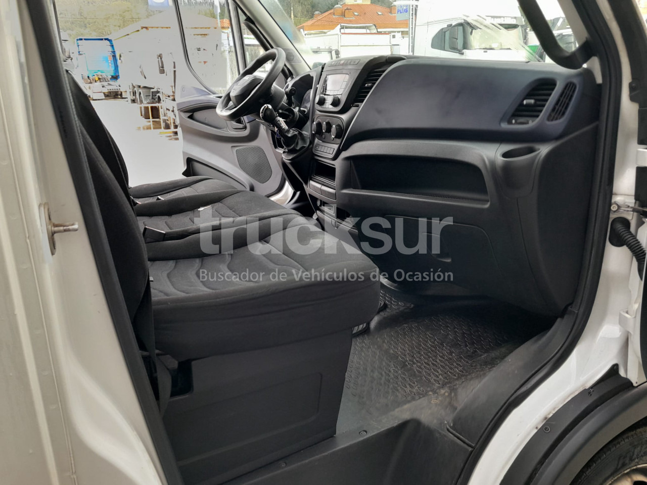 شاحنة مغلقة الصندوق IVECO DAILY 35C16H: صورة 13