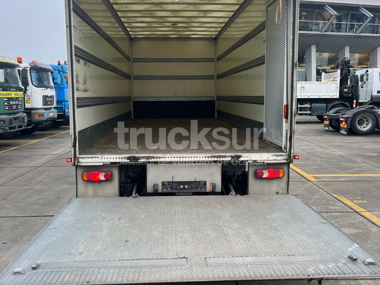 RENAULT D12.240 - شاحنة مقفلة: صورة 3 RENAULT D12.240 - شاحنة مقفلة: صورة 3