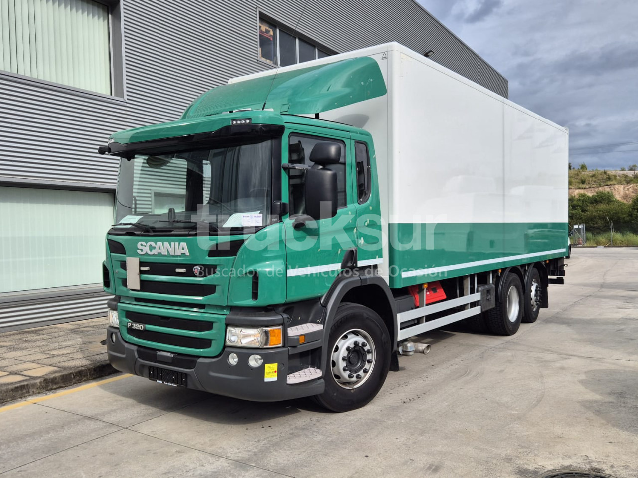 SCANIA P320.26 ejes 6x2*4 - شاحنة مقفلة: صورة 1 SCANIA P320.26 ejes 6x2*4 - شاحنة مقفلة: صورة 1