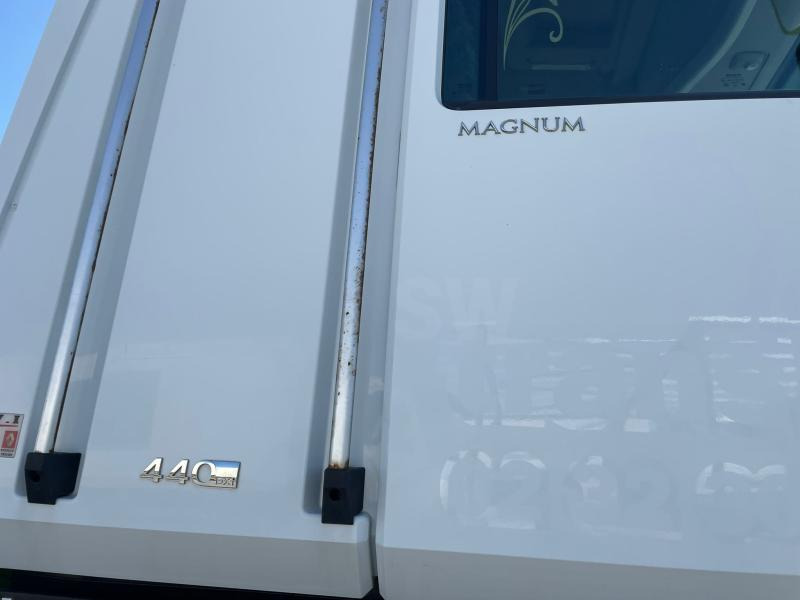 Renault Magnum 440 DXI - شاحنات مسطحة: صورة 5 Renault Magnum 440 DXI - شاحنات مسطحة: صورة 5