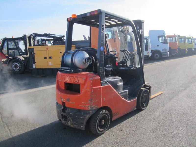 Toyota 02-8FGF18 - رافعة شوكية تعمل بالغاز: صورة 4 Toyota 02-8FGF18 - رافعة شوكية تعمل بالغاز: صورة 4