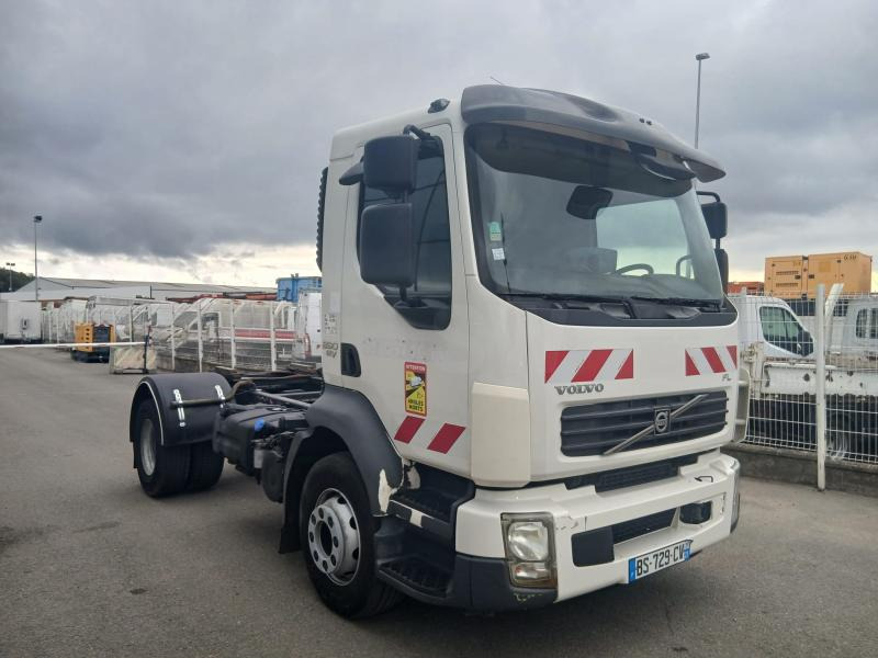 Volvo FL 260 - شاحنة هيكل كابينة: صورة 1 Volvo FL 260 - شاحنة هيكل كابينة: صورة 1