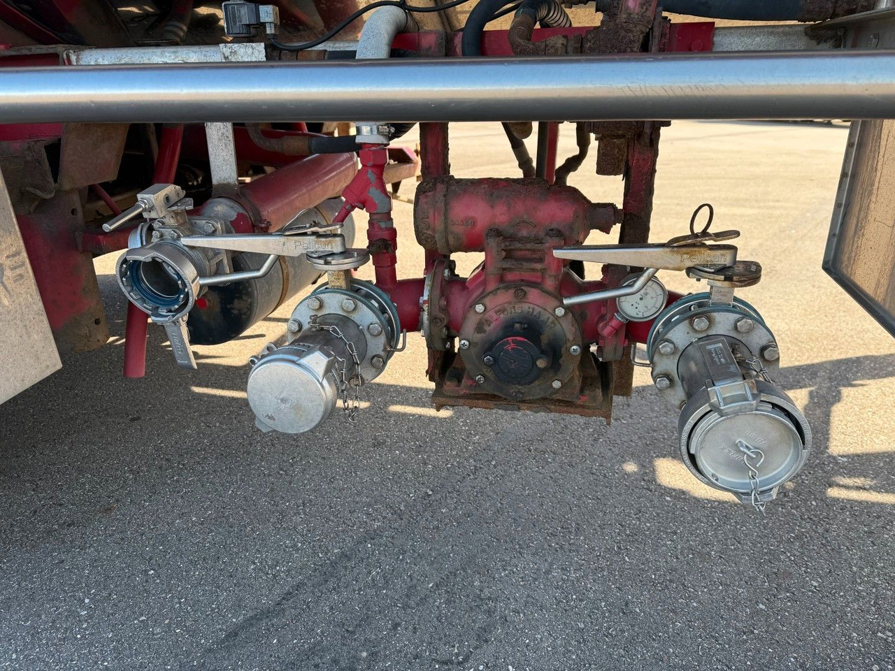 Burg 3 axle 3 compartments 32.200 L ADR - نصف مقطورة صهريج: صورة 5 Burg 3 axle 3 compartments 32.200 L ADR - نصف مقطورة صهريج: صورة 5