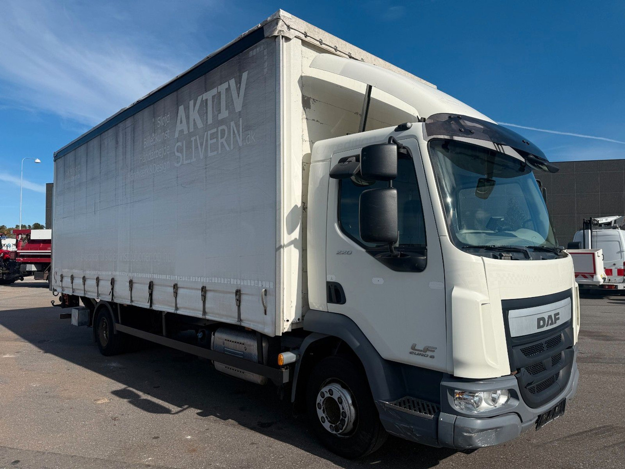 DAF LF 45 /220 4x2 Curtainsider and Taillift Euro 6 - شاحنة ستارة: صورة 2 DAF LF 45 /220 4x2 Curtainsider and Taillift Euro 6 - شاحنة ستارة: صورة 2