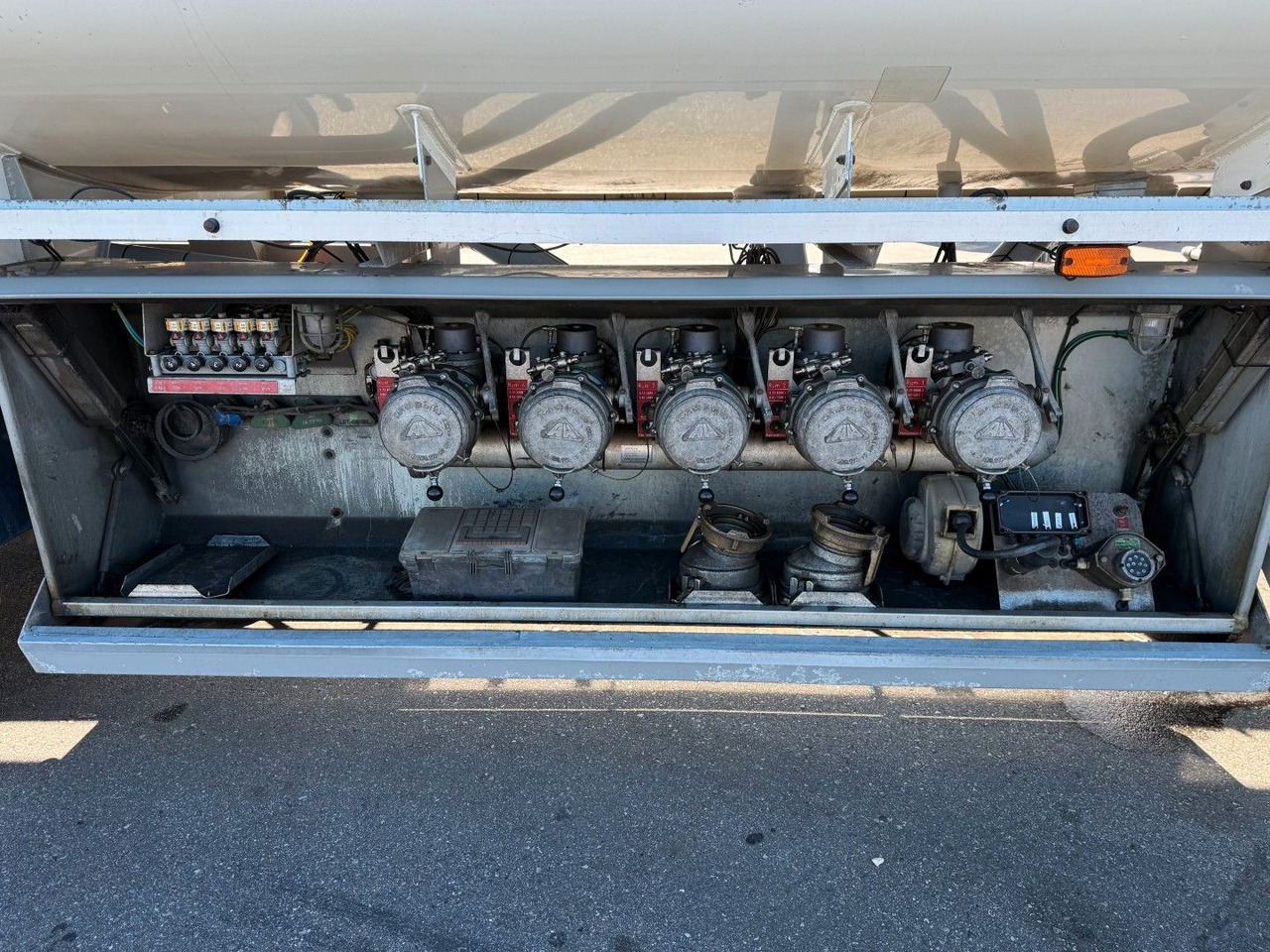 HMK Bilcon 27.000 l. ADR 5 compartment - مقطورة صهريج: صورة 5 HMK Bilcon 27.000 l. ADR 5 compartment - مقطورة صهريج: صورة 5