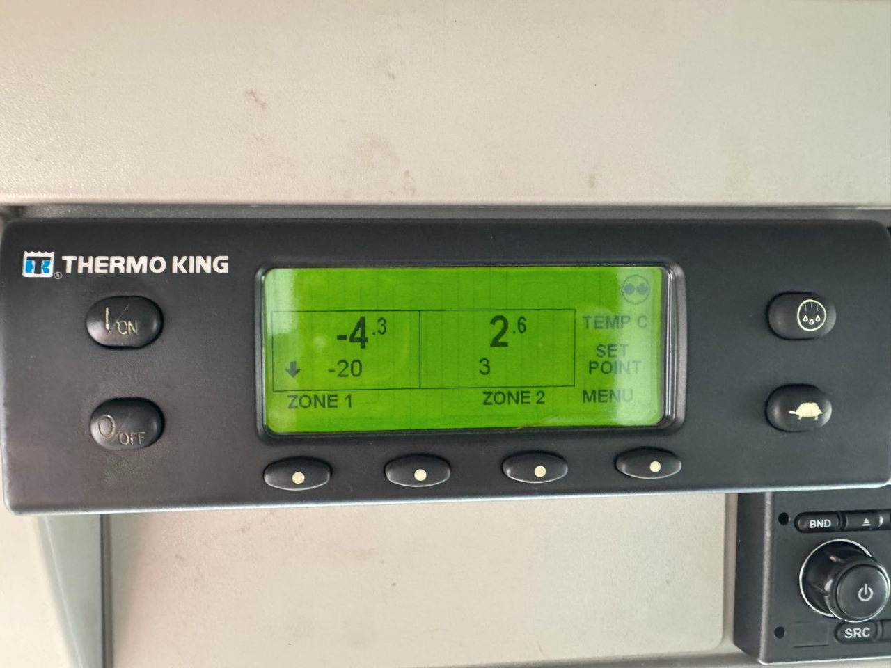 شاحنة الفريزر Iveco 180E32 4x2 Schmitz / Thermo King T-1200R Spectru Iveco 180E32 4x2 Schmitz / Thermo King T-1200R Spectru: صورة 17