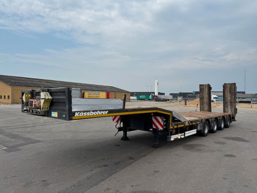 Kässbohrer 4 axle Extendable Machine Trailer - عربة منخفضة مسطحة نصف مقطورة: صورة 1 Kässbohrer 4 axle Extendable Machine Trailer - عربة منخفضة مسطحة نصف مقطورة: صورة 1