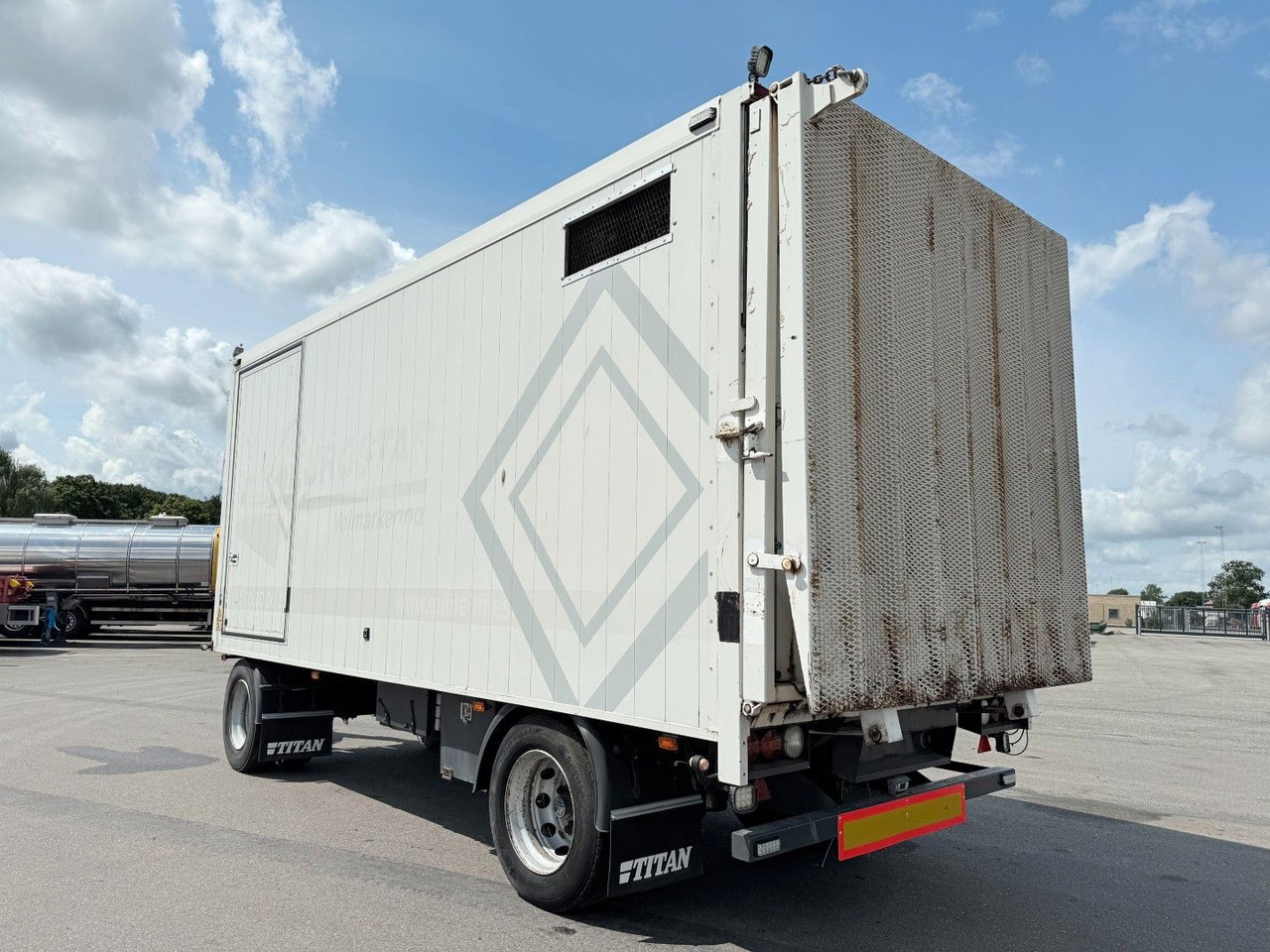 Kel-Berg 20 t. Alubox - Maschineramp Kel-Berg 2 axle 20 t. Alubox - Maschineramp - مقطورة صندوق مغلق: صورة 4 Kel-Berg 20 t. Alubox - Maschineramp Kel-Berg 2 axle 20 t. Alubox - Maschineramp - مقطورة صندوق مغلق: صورة 4