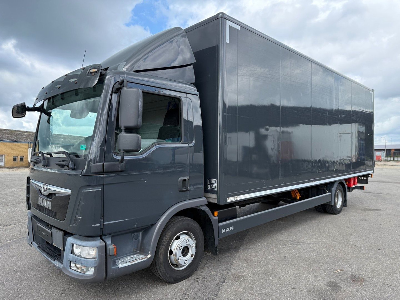 MAN TGL 12.250 Euro 6 Closed box / Koffer 7.20 m. - شاحنة مقفلة: صورة 1 MAN TGL 12.250 Euro 6 Closed box / Koffer 7.20 m. - شاحنة مقفلة: صورة 1