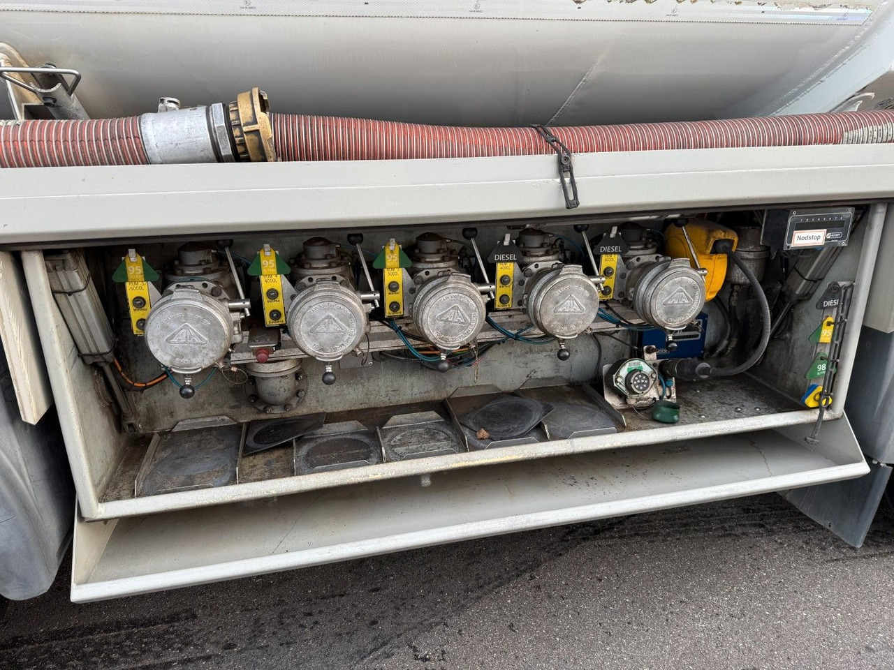 MAN TGS 35.480 8x2*6 Euro 6 23.000 l ADR Tanktruck - شاحنة صهريج: صورة 5 MAN TGS 35.480 8x2*6 Euro 6 23.000 l ADR Tanktruck - شاحنة صهريج: صورة 5