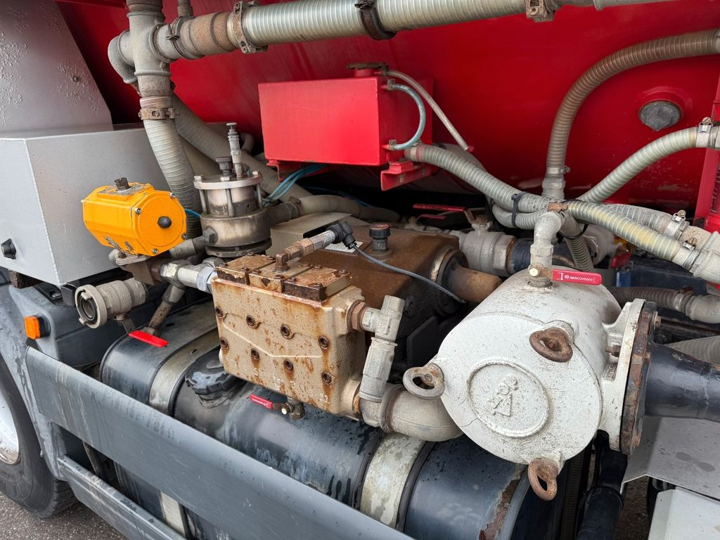 شاحنة الشفط MAN TGS 35.480 8x4*4 Larsen 16.000 l. Euro 6 Kombi: صورة 13