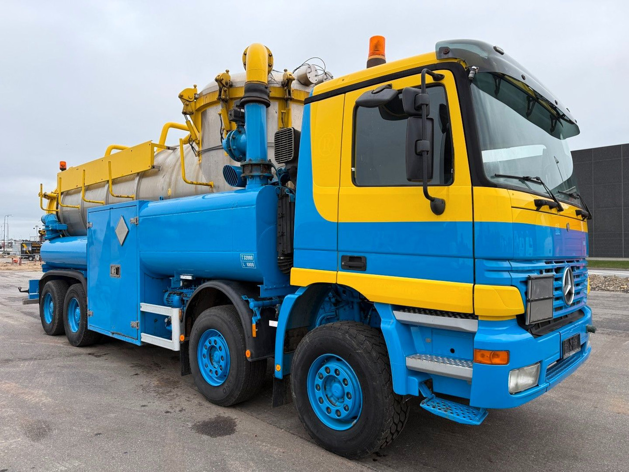 Mercedes-Benz Actros 4140 8x4 KOKS MEGAVAC 8000 ADR Dry Vac - شاحنة الشفط: صورة 2 Mercedes-Benz Actros 4140 8x4 KOKS MEGAVAC 8000 ADR Dry Vac - شاحنة الشفط: صورة 2