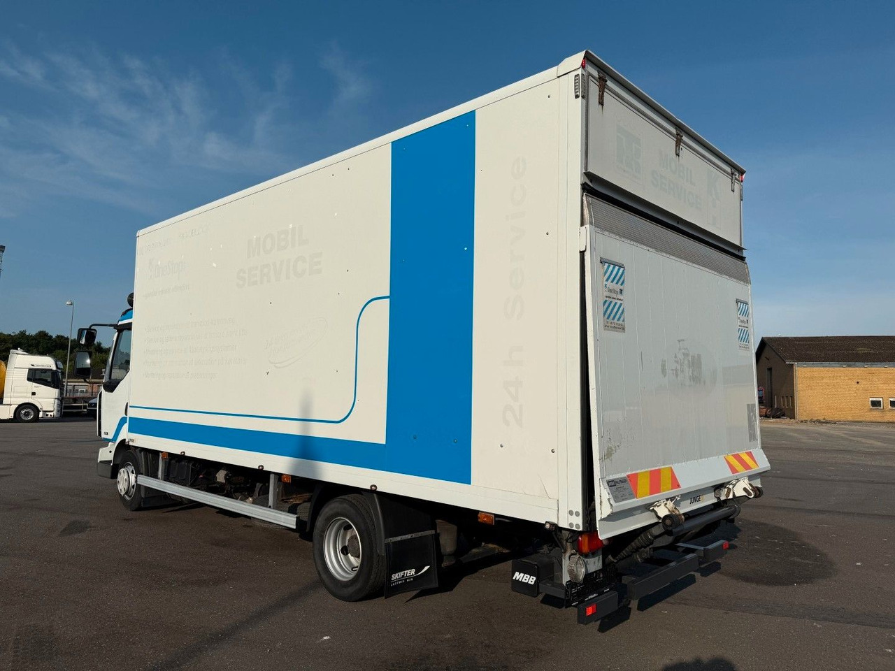 Renault Midlum 220 DXI 4x2 6.0 Box / Koffer - شاحنة مقفلة: صورة 4 Renault Midlum 220 DXI 4x2 6.0 Box / Koffer - شاحنة مقفلة: صورة 4