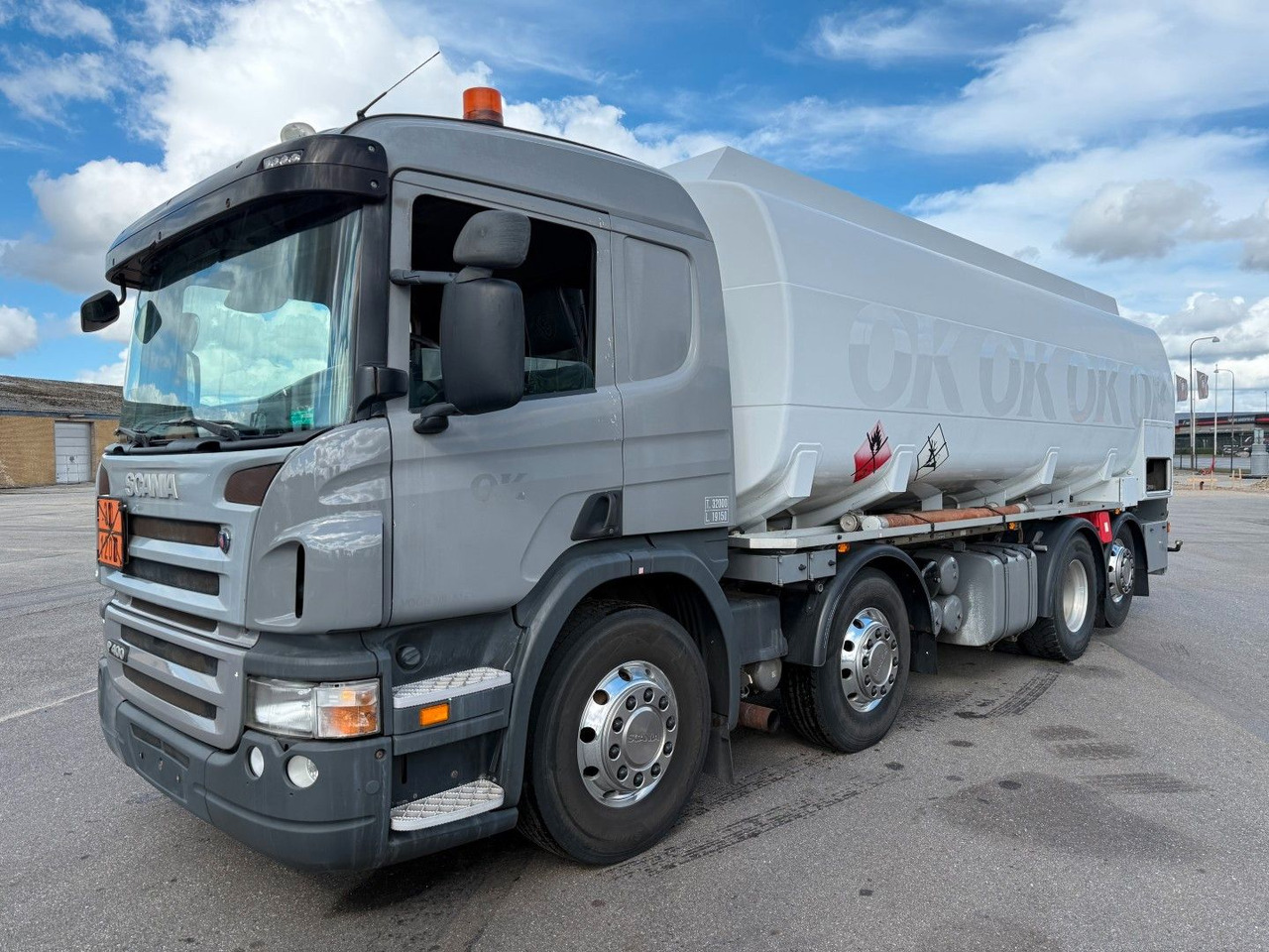 Scania P400 8x2*6 HMK Bilcon 24.000 l. ADR Euro 5 - شاحنة صهريج: صورة 1 Scania P400 8x2*6 HMK Bilcon 24.000 l. ADR Euro 5 - شاحنة صهريج: صورة 1