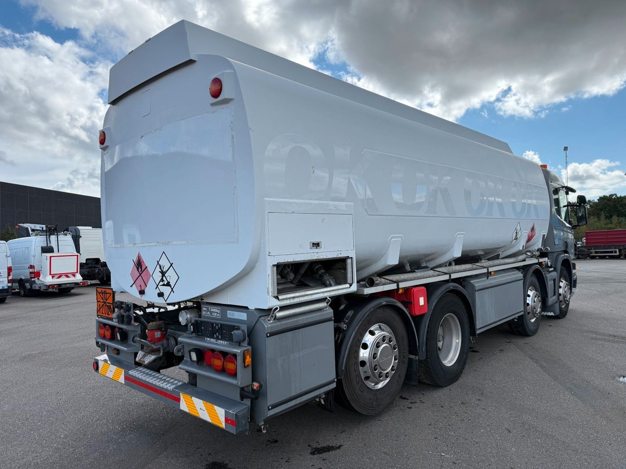 Scania P400 8x2*6 HMK Bilcon 24.000 l. ADR Euro 5 - شاحنة صهريج: صورة 3 Scania P400 8x2*6 HMK Bilcon 24.000 l. ADR Euro 5 - شاحنة صهريج: صورة 3