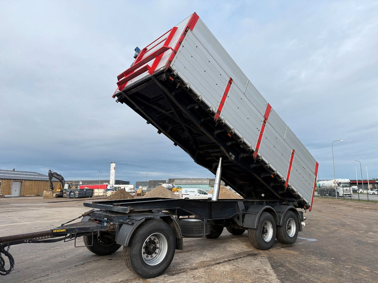 Skelhøje SVF P324 24 t. 3 axle Tipper / Getreide - مقطورة قلاب: صورة 1 Skelhøje SVF P324 24 t. 3 axle Tipper / Getreide - مقطورة قلاب: صورة 1